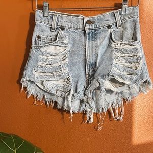 LEVIS destroyed 550 shorts
